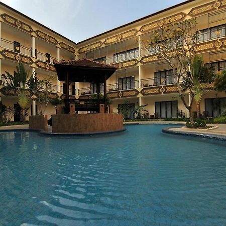 Yusro Hotel Restaurant & Convention Jombang Kültér fotó