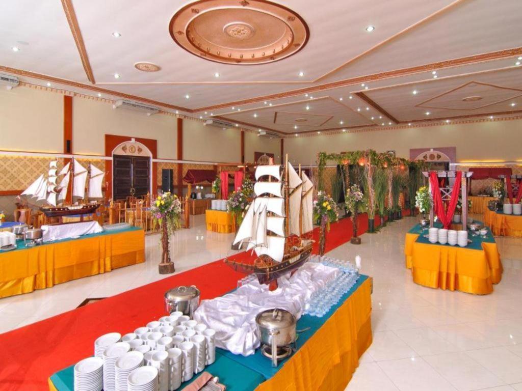 Yusro Hotel Restaurant & Convention Jombang Kültér fotó