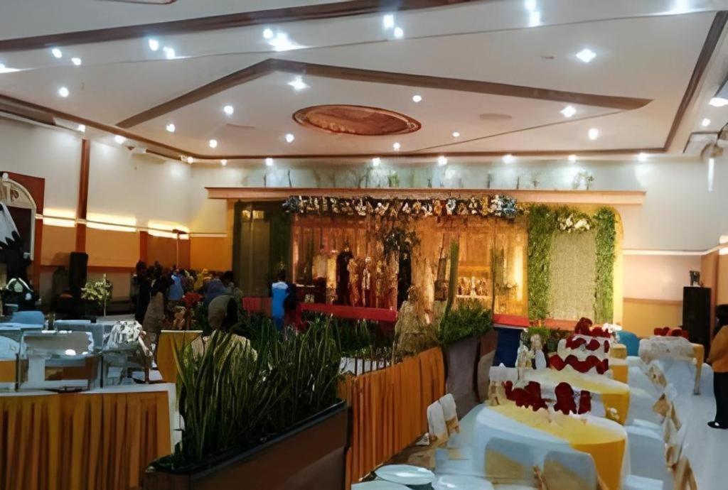 Yusro Hotel Restaurant & Convention Jombang Kültér fotó