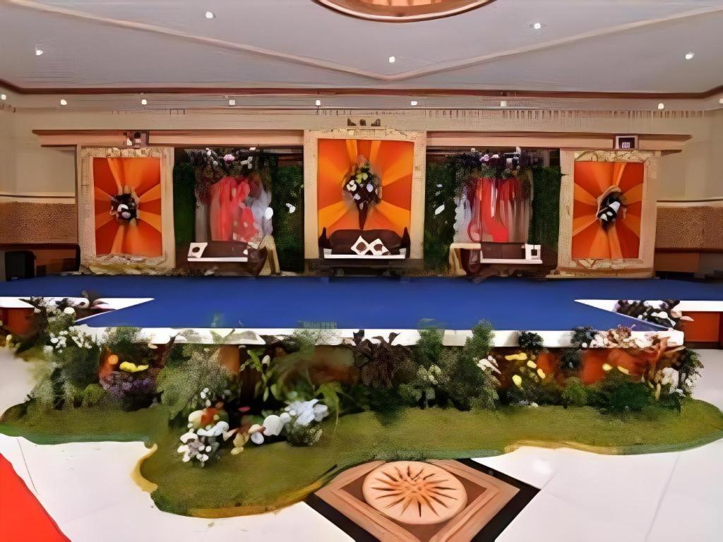 Yusro Hotel Restaurant & Convention Jombang Kültér fotó