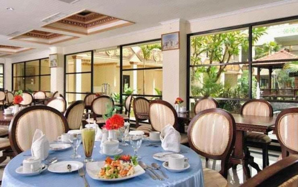 Yusro Hotel Restaurant & Convention Jombang Kültér fotó