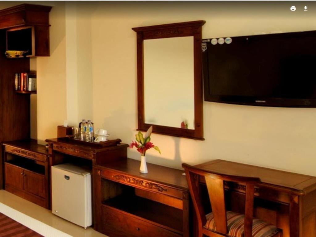 Yusro Hotel Restaurant & Convention Jombang Kültér fotó