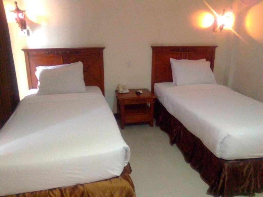 Yusro Hotel Restaurant & Convention Jombang Kültér fotó