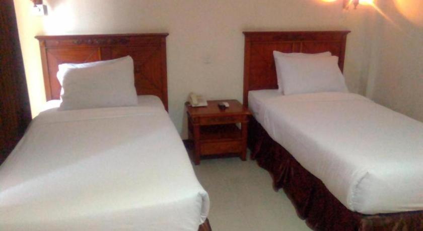 Yusro Hotel Restaurant & Convention Jombang Kültér fotó
