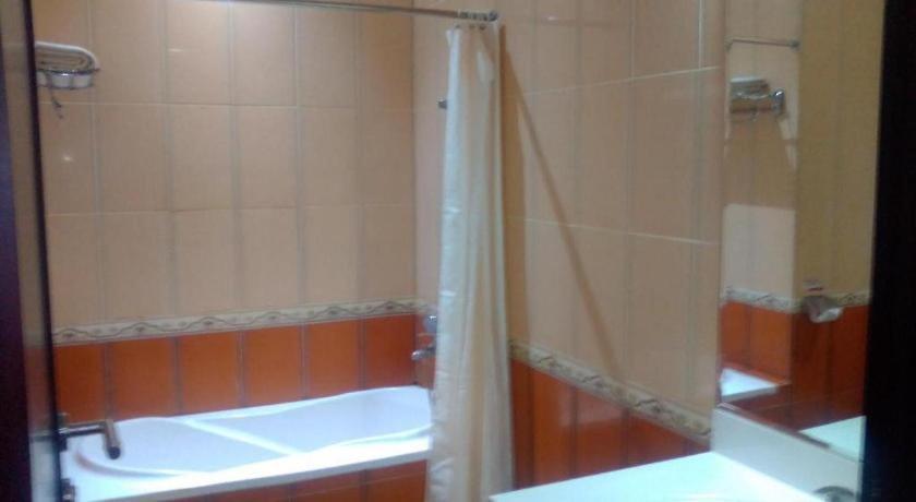 Yusro Hotel Restaurant & Convention Jombang Kültér fotó