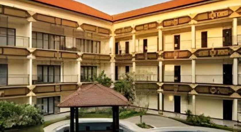 Yusro Hotel Restaurant & Convention Jombang Kültér fotó